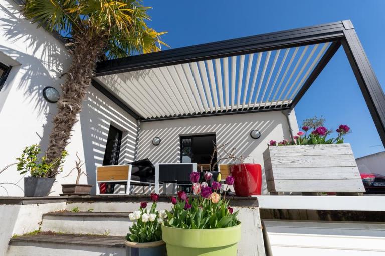Pourquoi choisir une pergola en aluminium à Joué-lès-Tours ?